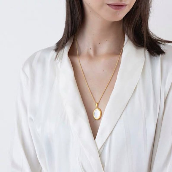 Mother Pearl Pendant Necklace Gold Chain - Picture 7 of 9